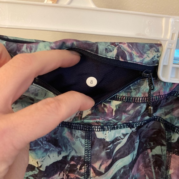 Lululemon Run Inspire Crop II Luxtreme Iridescent multi color Size 8 - Picture 3 of 4